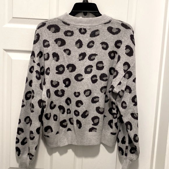 Abercrombie & Fitch Leopard Print Sweater - Picture 2 of 4